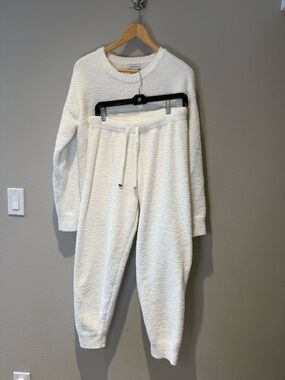 Cupcakes and Cashmere Ultra Soft White Fuzzy Lounge Set – Top & Joggers Medium